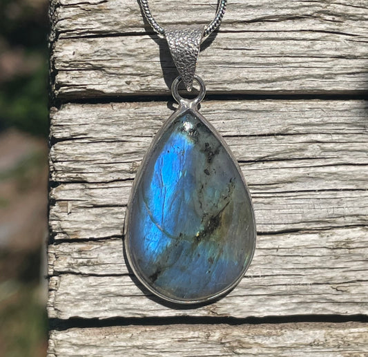 Gorgeous Labradorite and Silver pendant